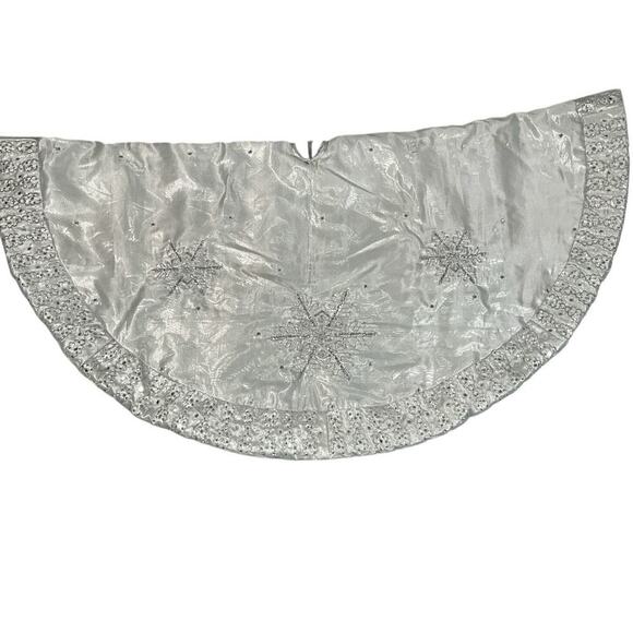 Santas Best Tree Skirt Silver Beautiful Snowflake Detailing Made in India - Picture 1 of 16